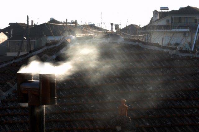 Αποπνικτική η ατμόσφαιρα χθες απο την αιθαλομίχλη στη Λάρισα