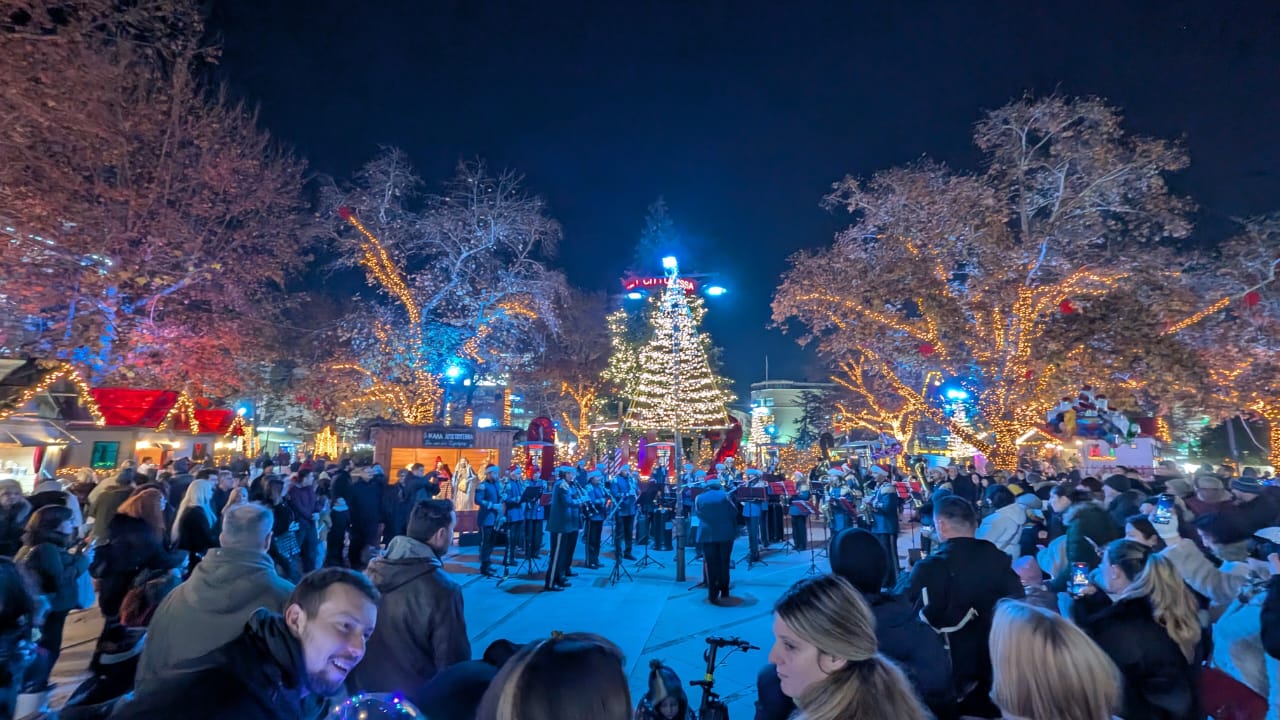 H Λάρισα στον ρυθμό των Χριστουγέννων - Μουσικές, δρώμενα και εκδηλώσεις (φωτο)