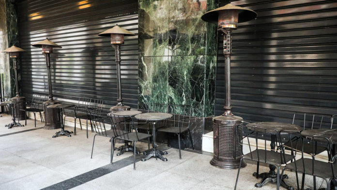 “Ξάφρισαν” από μαγαζί στον Τύρναβο 16 φιάλες υγραερίου μαζί με τη σόμπα – Δύο συλλήψεις