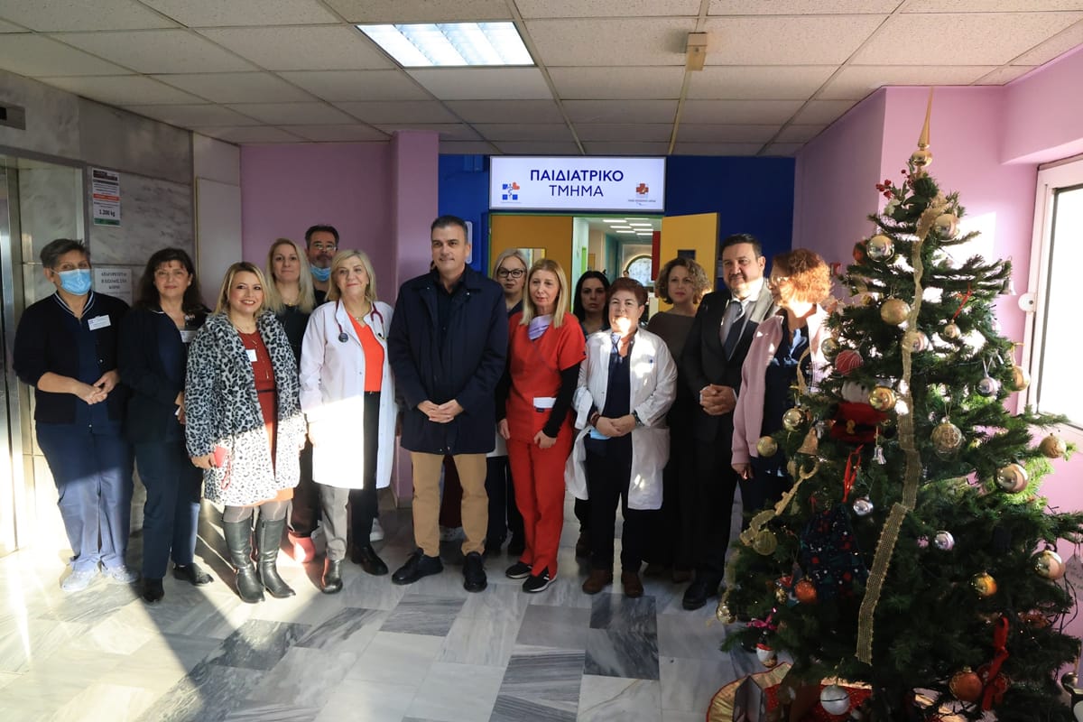 Στις Παιδιατρικές Κλινικές σε ΓΝΛ και ΠΓΝΛ ο Δήμαρχος Λαρισαίων -  Θ.Μαμάκος: «Το χαμόγελο των μικρών “μαχητών” το πιο πολύτιμο δώρο»