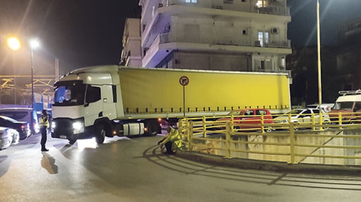 Σταυρόλεξο χωρίς λύση το πρόβλημα του Τελωνείου