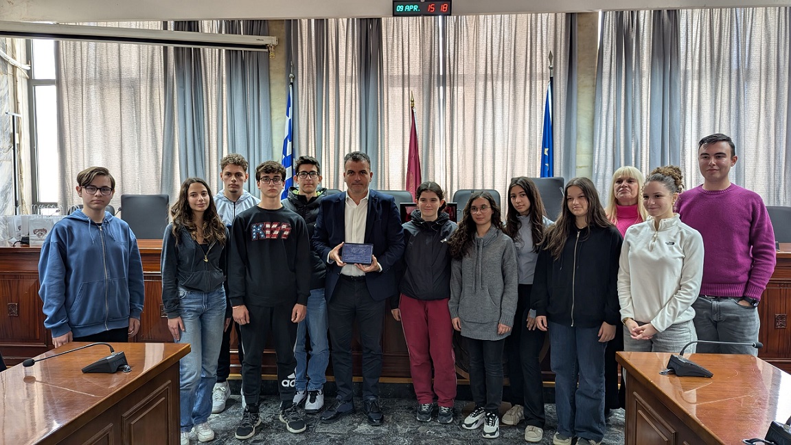 Συνάντηση Δημάρχου Λαρισαίων με τον Όμιλο «Α’ Αρχαίο Θέατρο της Λάρισας» του Προτύπου Γενικού Λυκείου - Στη Βουλγαρία η «Αντιγόνη» του Σοφοκλή