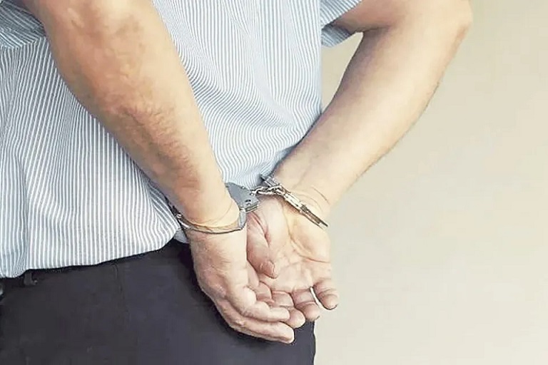 Λάρισα : 48χρονος έδωσε σε ανήλικο σημείωμα με άσεμνο περιεχόμενο