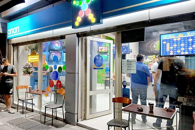 Λάρισα : Πράκτορας ΟΠΑΠ πιάστηκε στα χέρια με τον ληστή