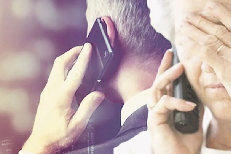 Λάρισα : Ο ένας απατεώνας την απειλούσε, ο άλλος …θα την προστάτευε