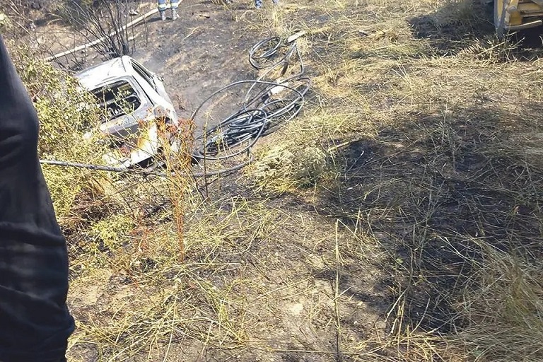 Φωτιά χθες στη Σπηλιά από ανατροπή αυτοκινήτου