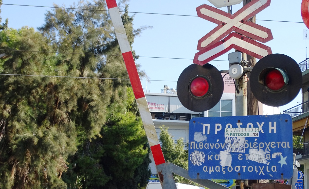 Πέθανε την ώρα που κατέβαζε τις μπάρες ο φύλακας των γραμμών στη Βόλου