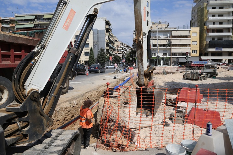 Σε εξέλιξη οι εργασίες για τον κυκλικό κόμβο σε Παναγούλη-Ηρ.Πολυτεχνείου-Φαρσάλων - Σε ισχύ κυκλοφοριακές ρυθμίσεις