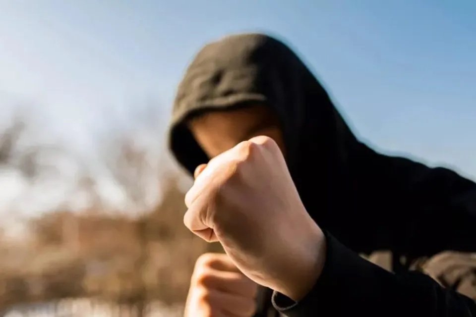 Λάρισα : Σύλληψη 21χρονου για απόπειρα εκβιασμού και σωματική βλάβη σε βάρος 15χρονου