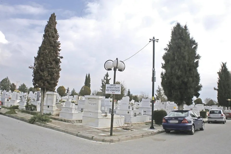 Κάμερες στο νεκροταφείο Λάρισας