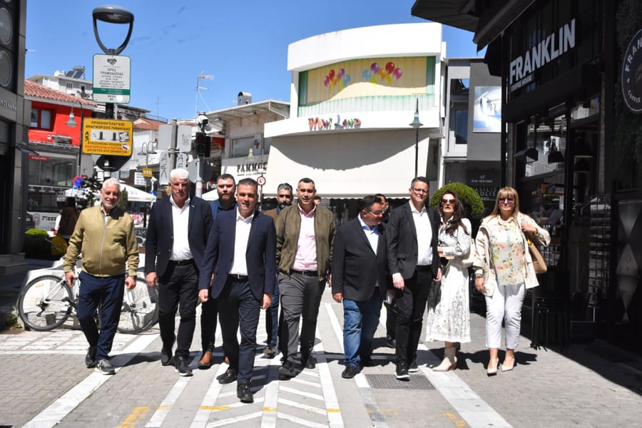 Θ.Μαμάκος: «Στη Λάρισα στηρίζουμε ο ένας τον άλλον» - Στην αγορά και στη λαϊκή αγορά της Τετάρτης ο Δήμαρχος Λαρισαίων, αντάλλαξε πασχαλινές ευχές