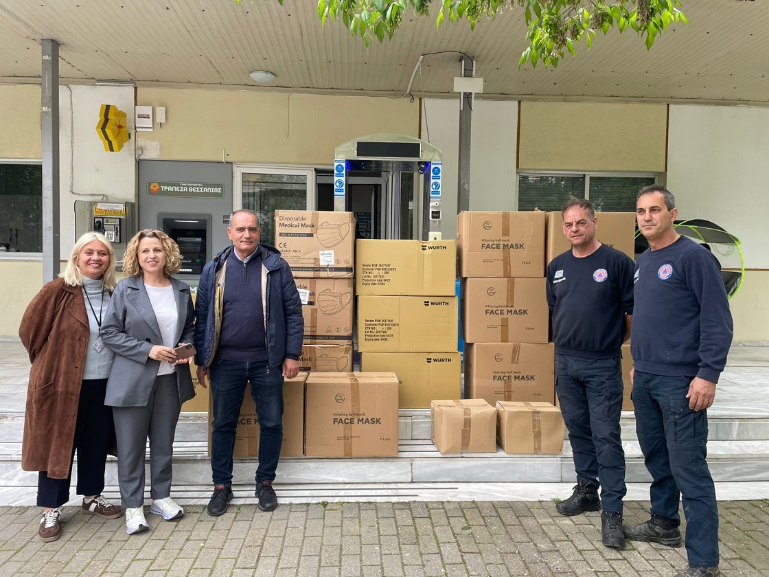 Μάσκες και αναλώσιμα προσέφερε σε ΓΝΛ και Γηροκομείο η Πολιτική Προστασία 